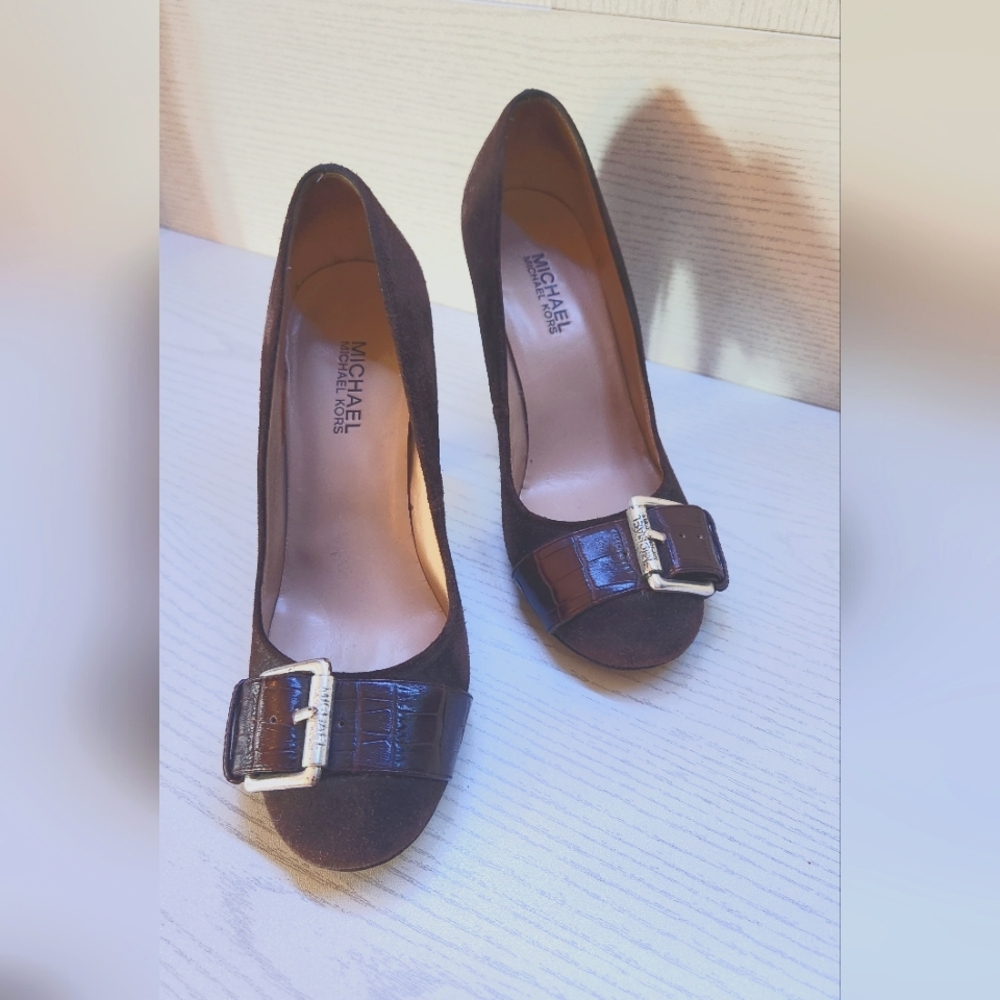 Michael Kors Gwen Belted Suede Pumps Heels Brown